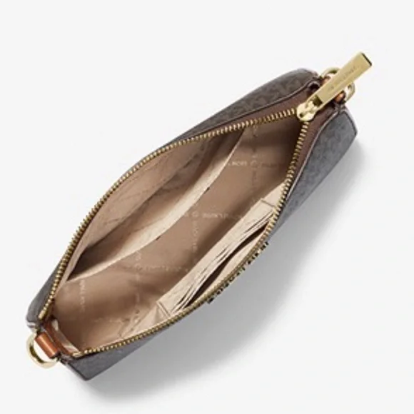 MICHAEL KORS
Jet Set Logo Crossbody Bag with Case Apple Airpods Pro®
Brown
NWT - Picture 4 of 16